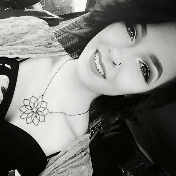 Meet your Posher, Audrey - Picture 1 of 1